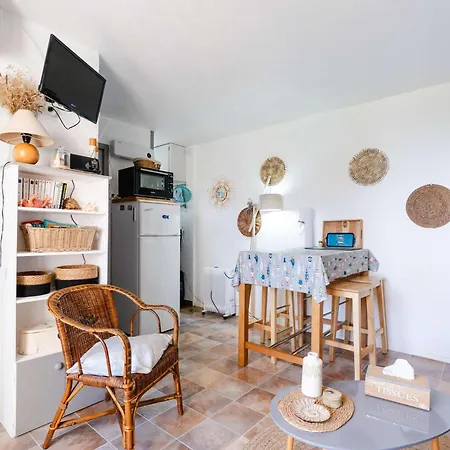 T2 Avec Balcon, Parking Privé, Petit Animal Admis - Fr-1-409-266 * Fleury (Aude)